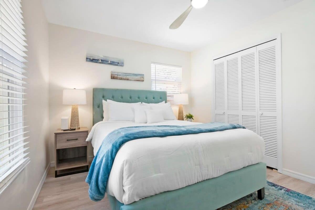 The St Augusdream Renovated Beach House Sleeps 8 Walk To Beach St. Augustine Kültér fotó