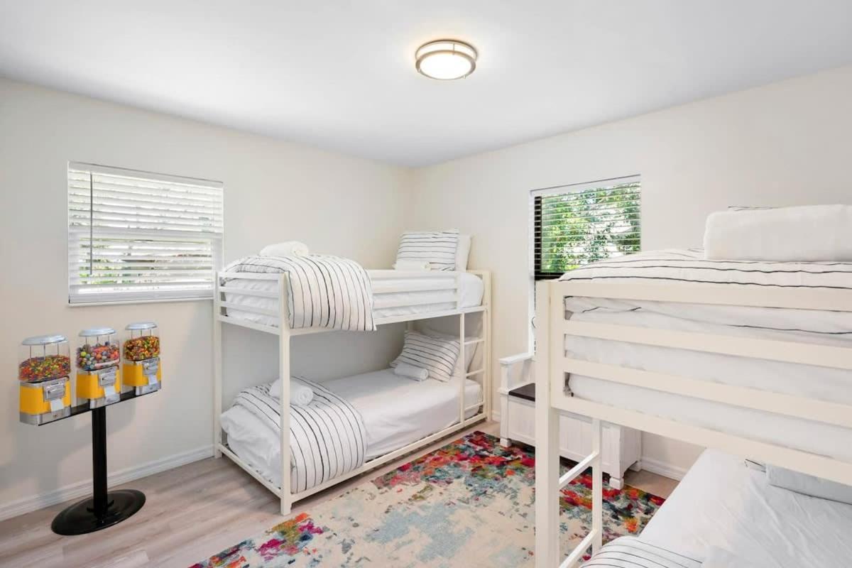The St Augusdream Renovated Beach House Sleeps 8 Walk To Beach St. Augustine Kültér fotó